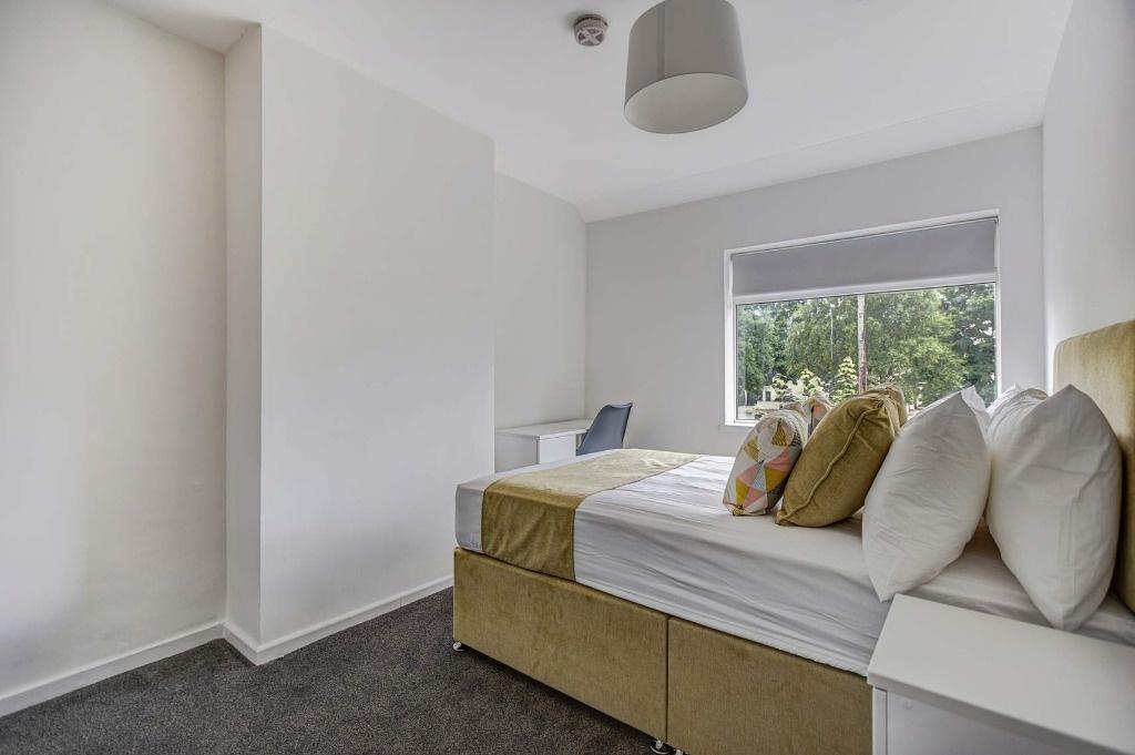 Bright double bedroom with neutral décor...