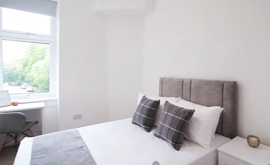 Bright, tidy bedroom with comfy bed and desk...