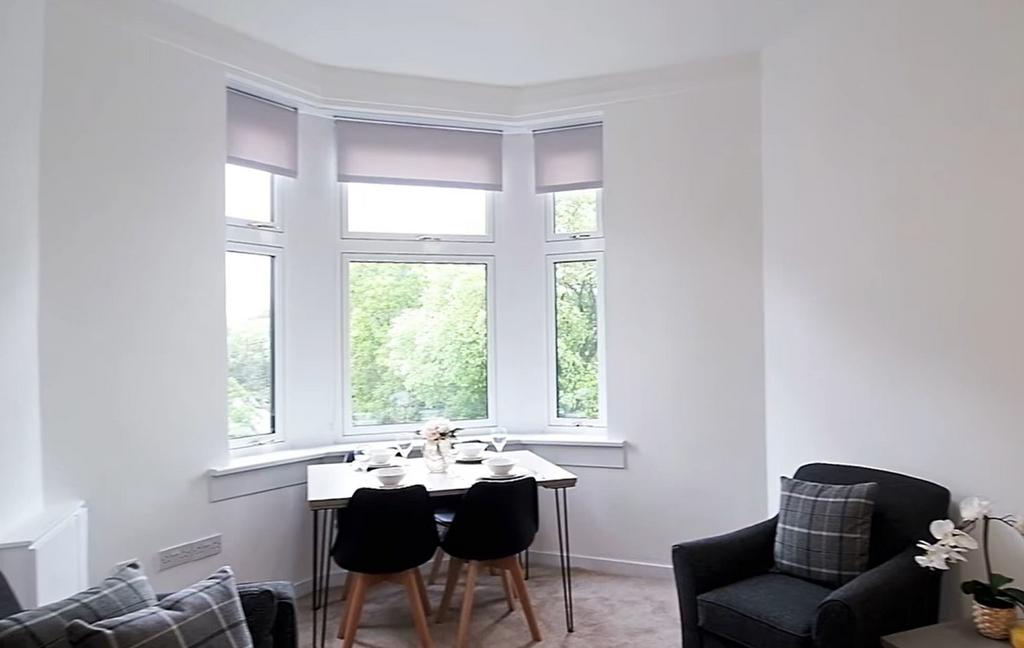 Bright room with bay windows and study area...