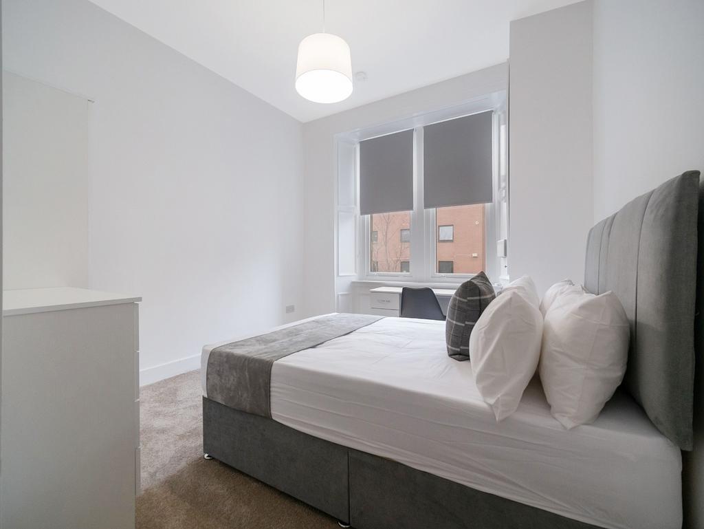 Bright, modern double bedroom with large window...