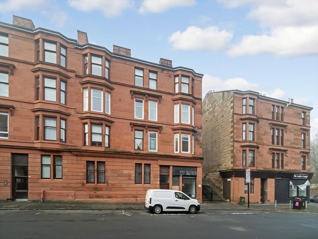 Attractive red-brick tenement with street parki...