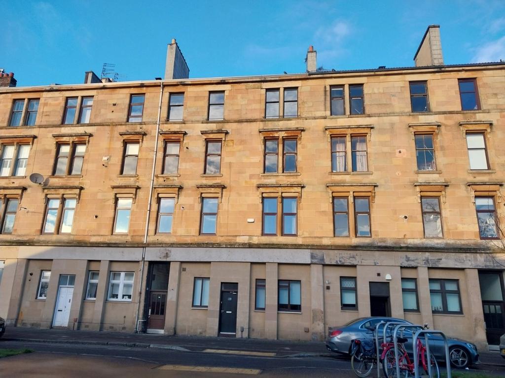 Attractive sandstone tenement with street parki...