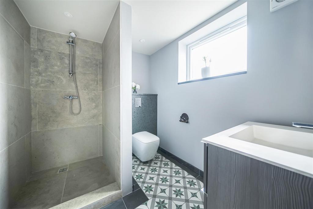 Gym/Outer building WC