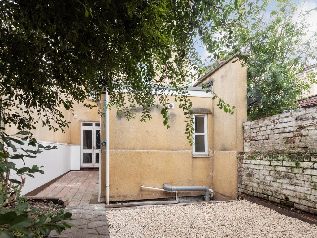 Private paved courtyard with leafy privacy...