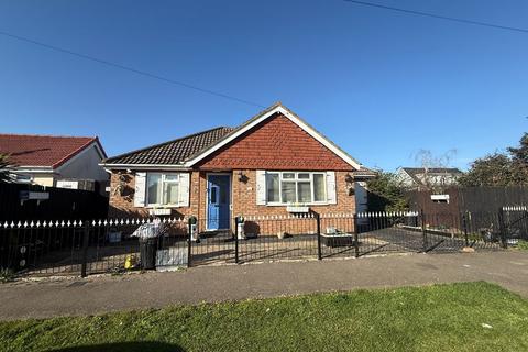 2 bedroom bungalow for sale, Delfzul Road, Canvey Island