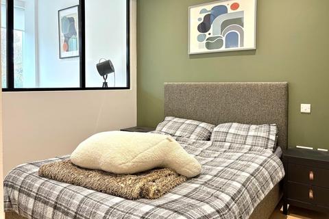 undefined, Great West Road