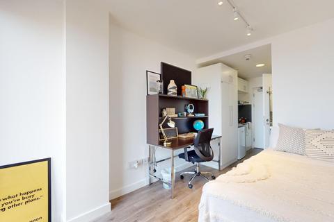 Studio to rent, Pentonville Road