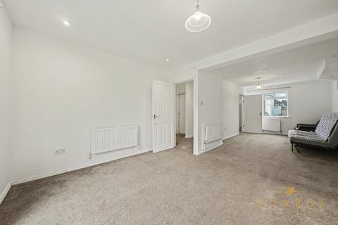 5 bedroom semi-detached house to rent, West Drayton UB7