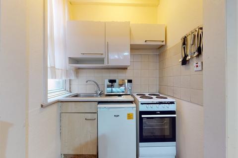 Studio to rent, Park Avenue