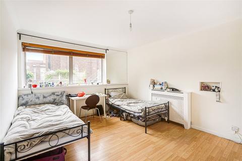 2 bedroom apartment to rent, Parkgate Road, London SW11