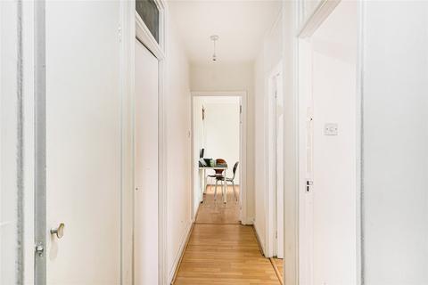 2 bedroom apartment to rent, Parkgate Road, London SW11
