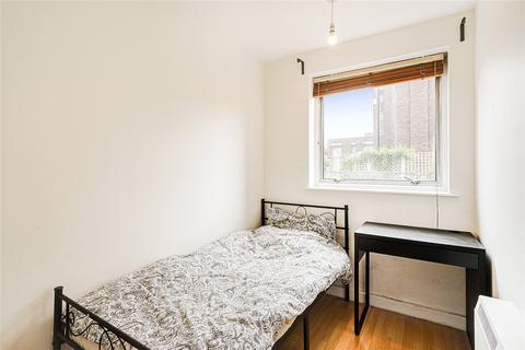 2 bedroom apartment to rent, Parkgate Road, London SW11