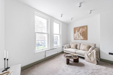 1 bedroom flat for sale, Wandsworth Road, London, SW8