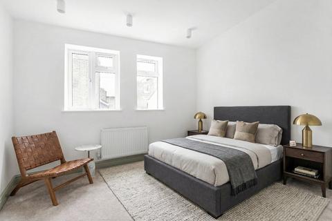 1 bedroom flat for sale, Wandsworth Road, London, SW8
