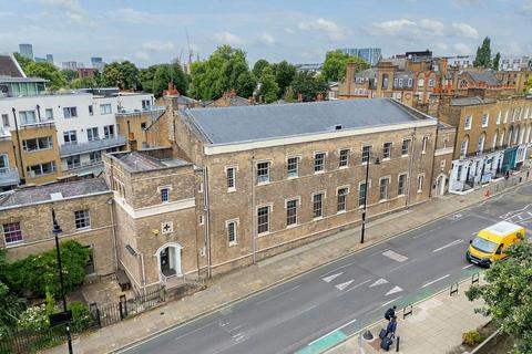 Mixed use to rent, 25 Amwell St London EC1R 1UN