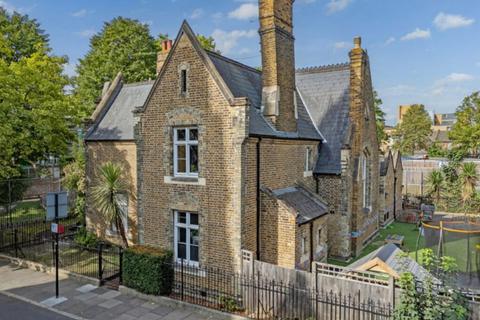 Retail property (high street) to rent, Avenue Road London N15 5JG