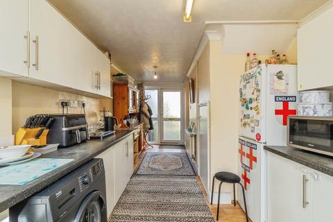 undefined, Buckfast Avenue, Bletchley, Milton Keynes, Buckinghamshire, MK3