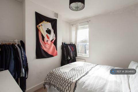 2 bedroom flat to rent, Pennethorne Road, London, SE15