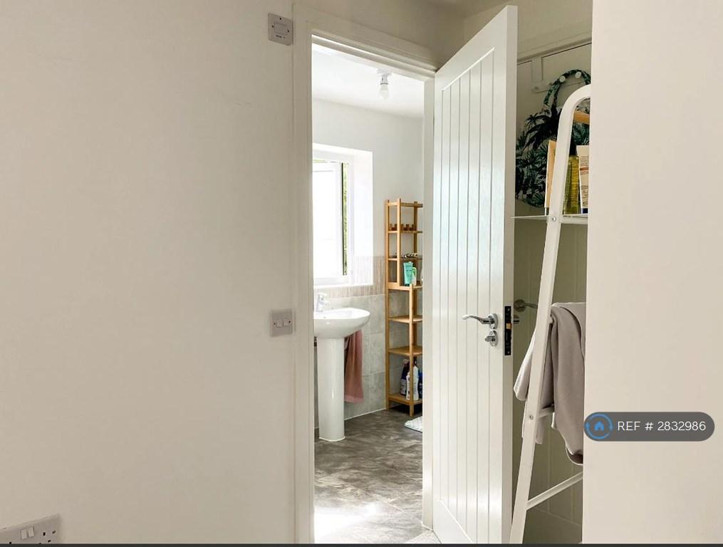 Master Bedroom En-Suite