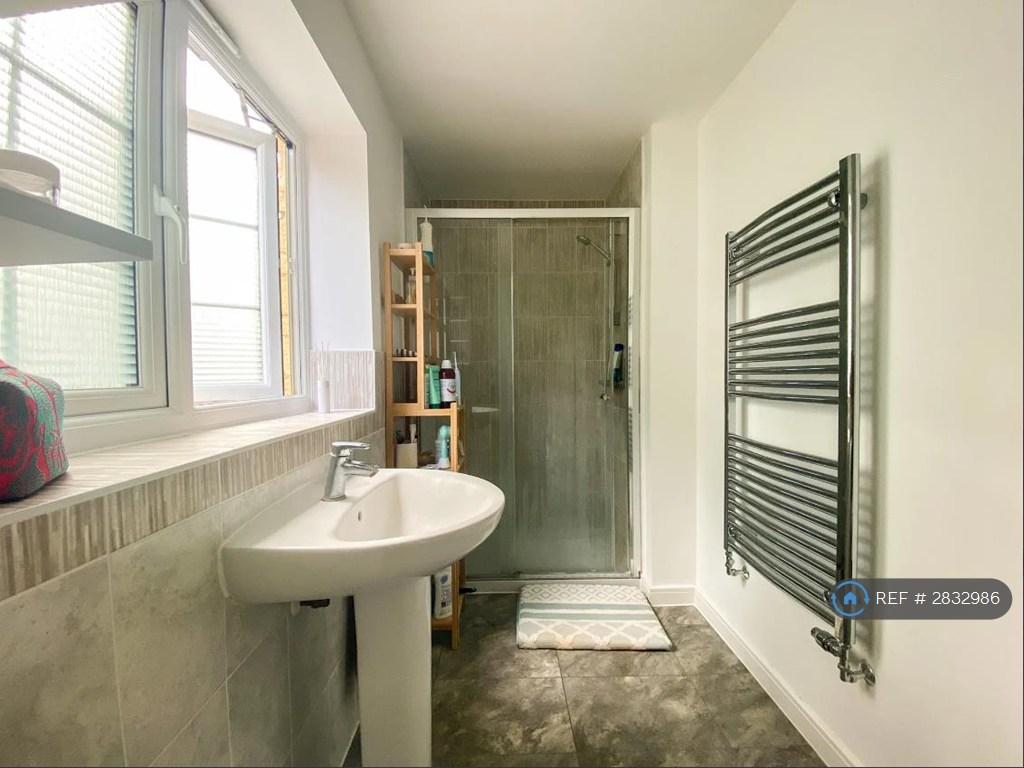 Master Bedroom En-Suite