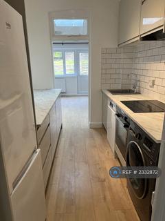 2 bedroom maisonette to rent, Southcroft Road, London, SW16