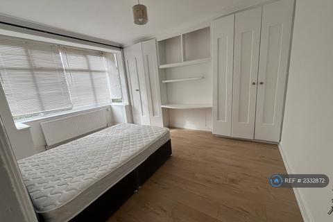 2 bedroom maisonette to rent, Southcroft Road, London, SW16