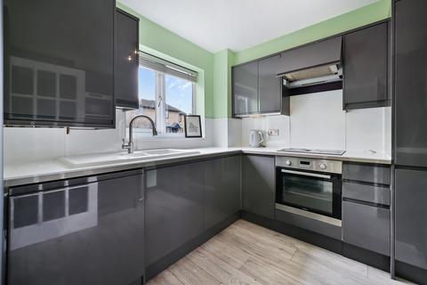 2 bedroom flat to rent, Bowman Mews, SW18