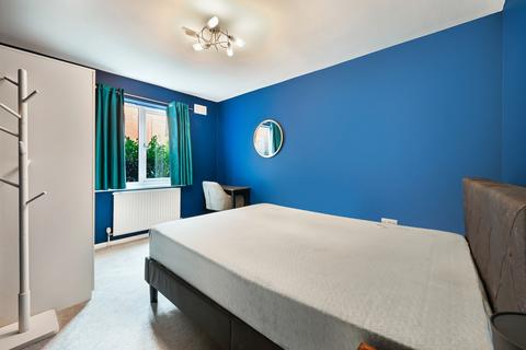 2 bedroom flat to rent, Bowman Mews, SW18