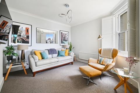 2 bedroom flat to rent, Queens Club Gardens, London W14