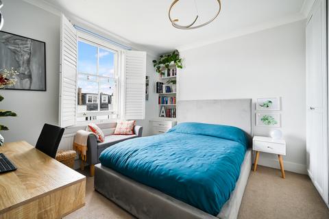 2 bedroom flat to rent, Queens Club Gardens, London W14