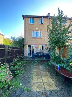 4 bedroom house to rent, Inglewood Close, London E14