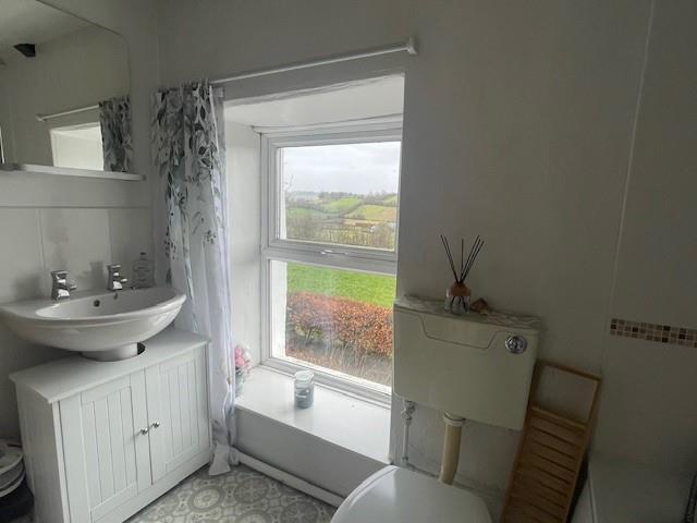 Pant Y Gourych Bathroom.jpg