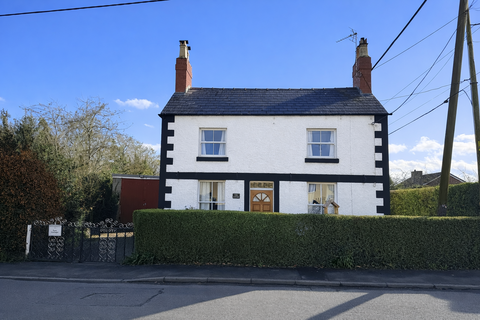 3 bedroom detached house for sale, Ellesmere Road, Oswestry SY11