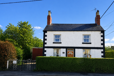 3 bedroom detached house for sale, Ellesmere Road, Oswestry SY11