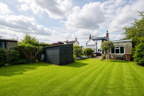 3 bedroom detached house for sale, Ellesmere Road, Oswestry SY11