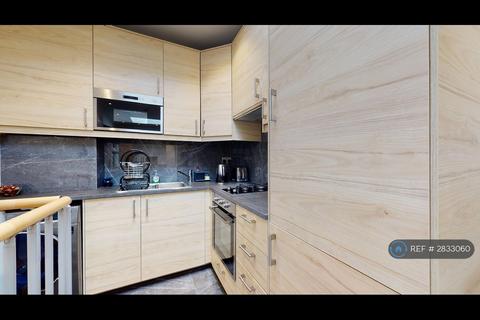 Studio to rent, Bedford Hill, London, SW12