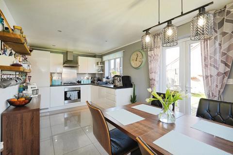 3 bedroom detached house for sale, Cascade Close, Burton-on-Trent, Staffordshire, DE14