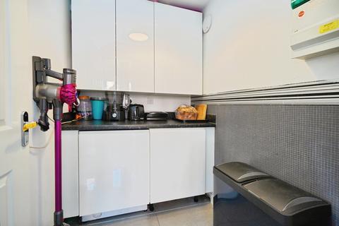 3 bedroom detached house for sale, Cascade Close, Burton-on-Trent, Staffordshire, DE14