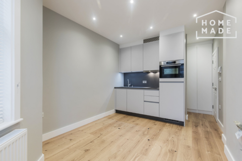Studio to rent, Warwick Road. SW5