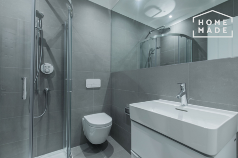 Studio to rent, Warwick Road. SW5