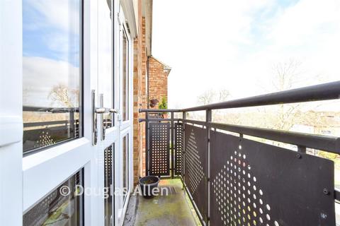 3 bedroom duplex for sale, Payzes Gardens, Woodford Green IG8
