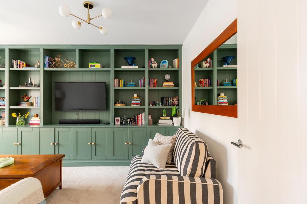 0 R9 WWBG - Living Room E.jpg