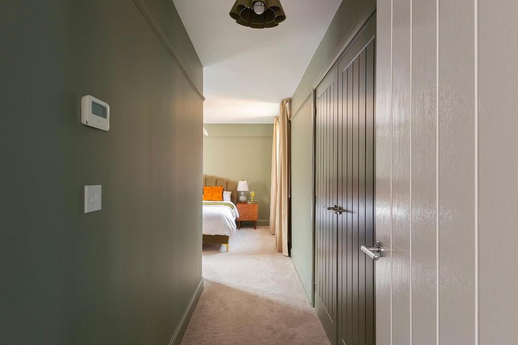 0 R9 WWBG - Bedroom E.jpg