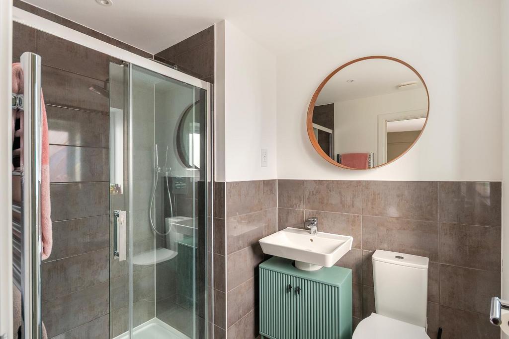 0 R9 WWBG - Ensuite B.jpg
