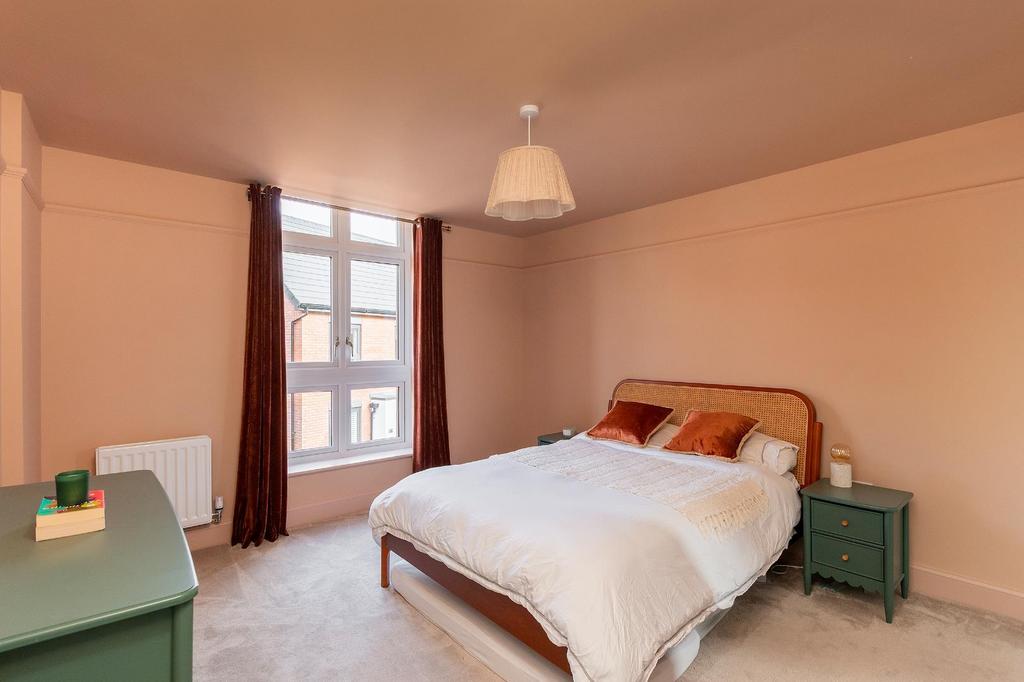 0 R9 WWBG - Bedroom H.jpg