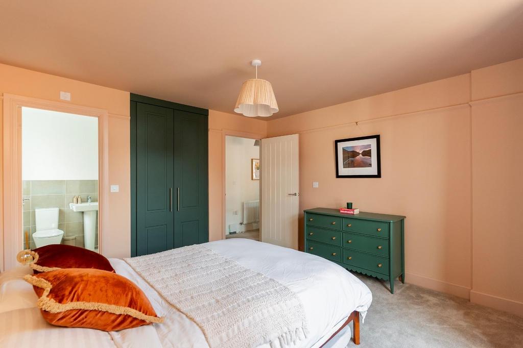 0 R9 WWBG - Bedroom F.jpg