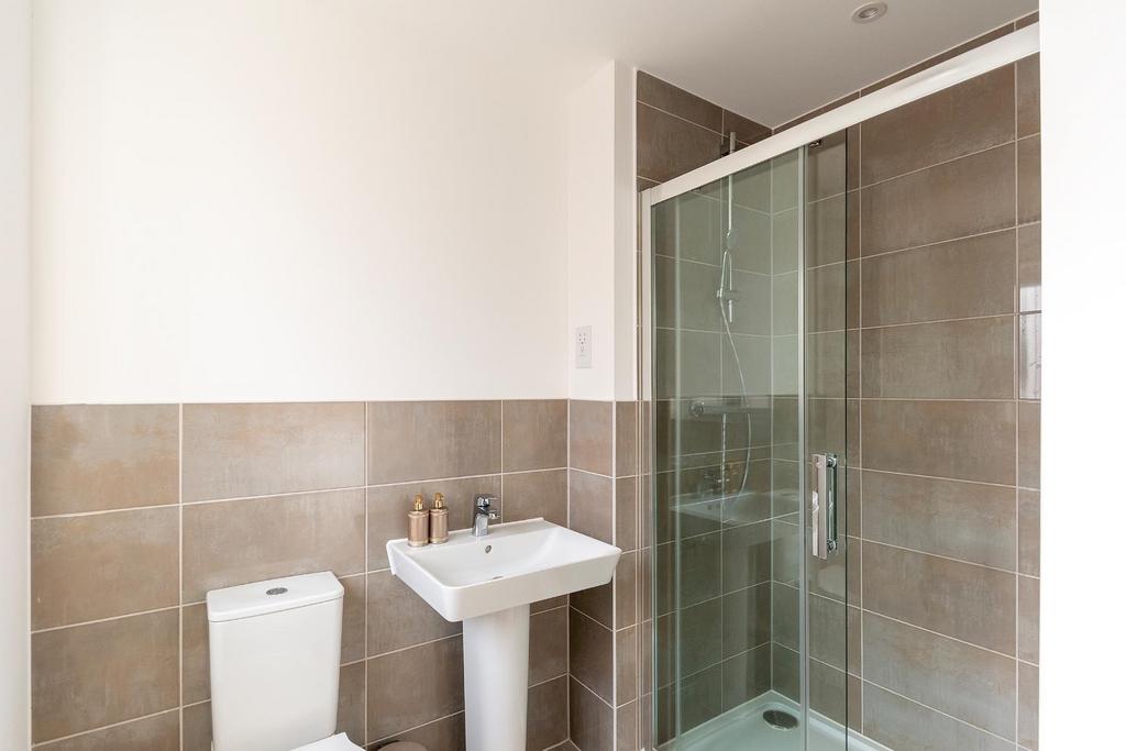 0 R9 WWBG - Ensuite D.jpg