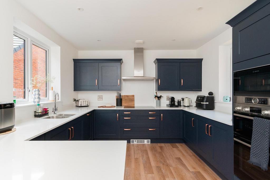 0 R9 WWBG - Kitchen C.jpg