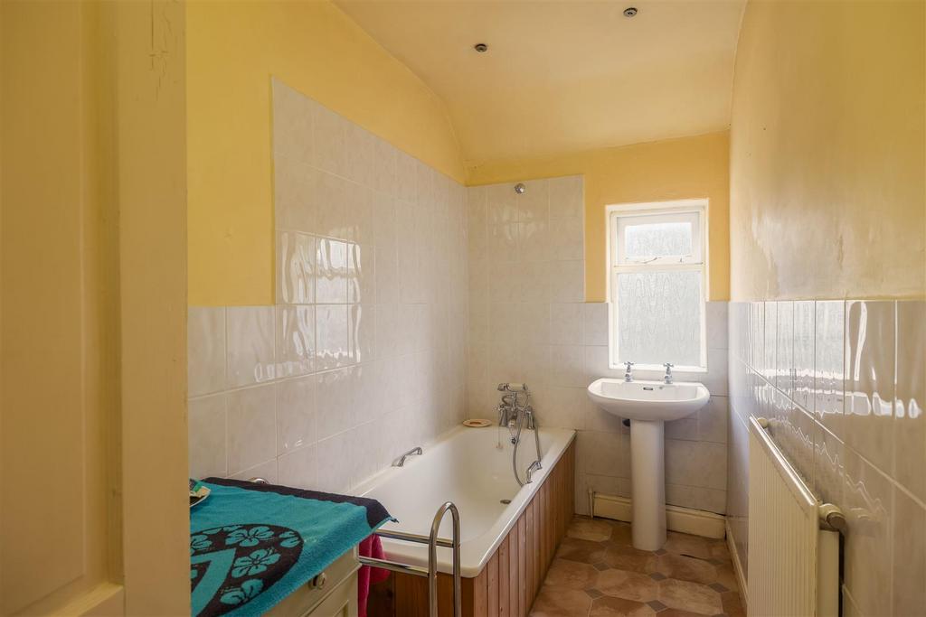 Old Maltongate 54 Bathroom.jpg