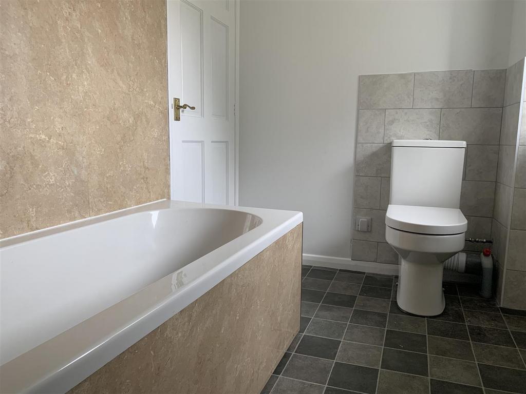 Stable Cottage Bathroom 1.1.jpeg